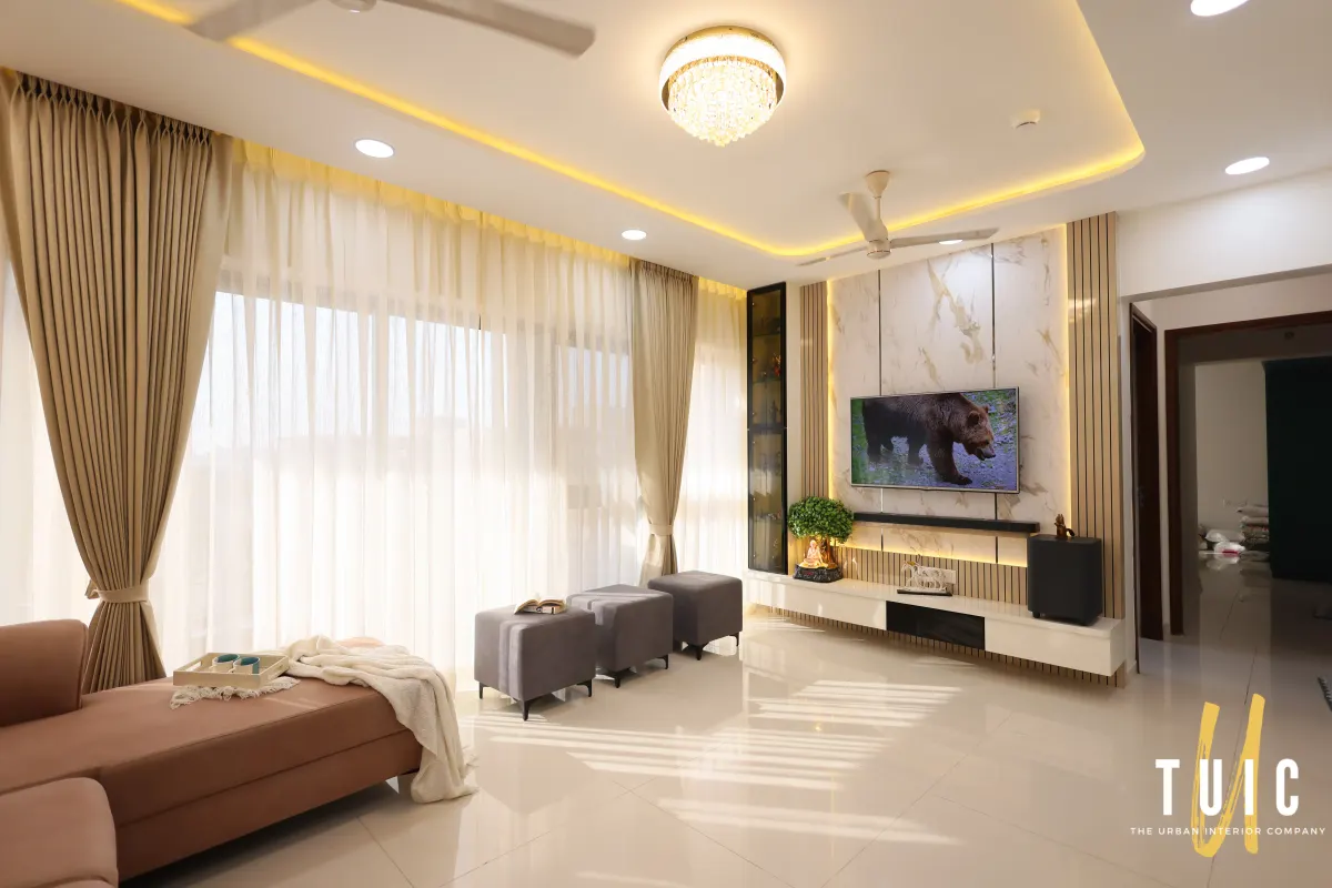 Master Bedroom — Sitting Area